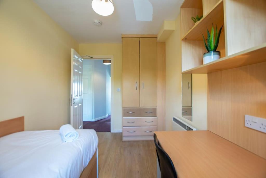 89 - Spacious Townhouse by Shortstays - B&B Galway