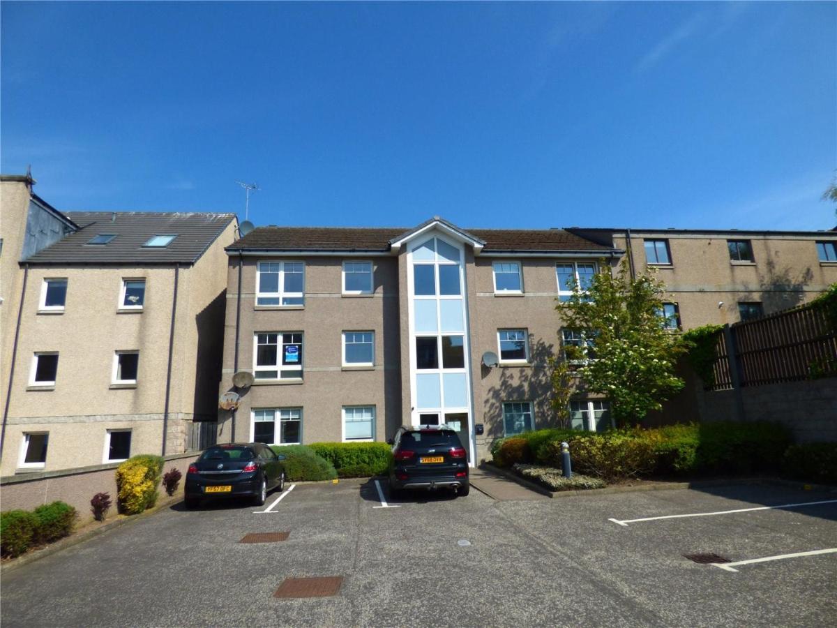 Spacious Elegant 2-BR Apartment in Aberdeen City Centre - B&B