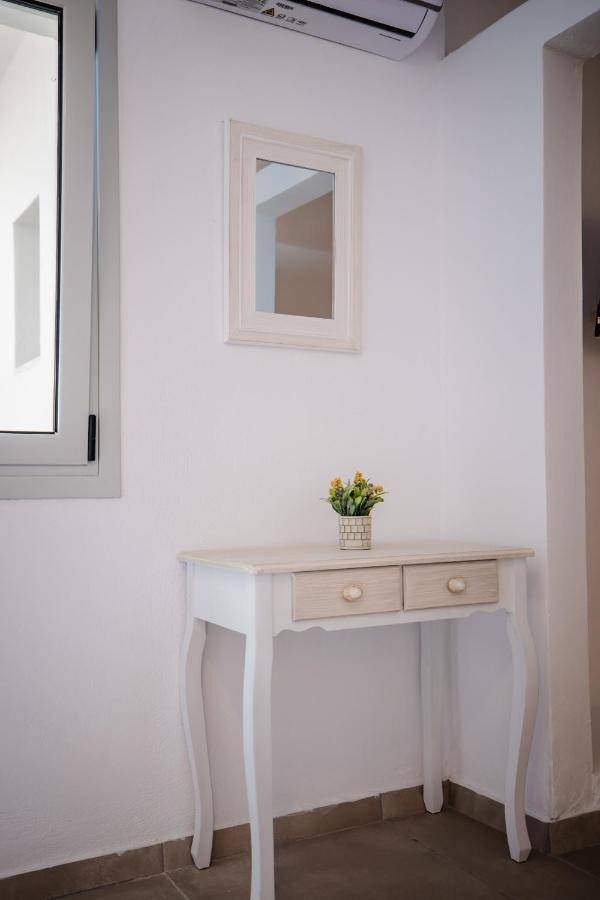 Studio with with Private Jetted Tub With Ambient Water