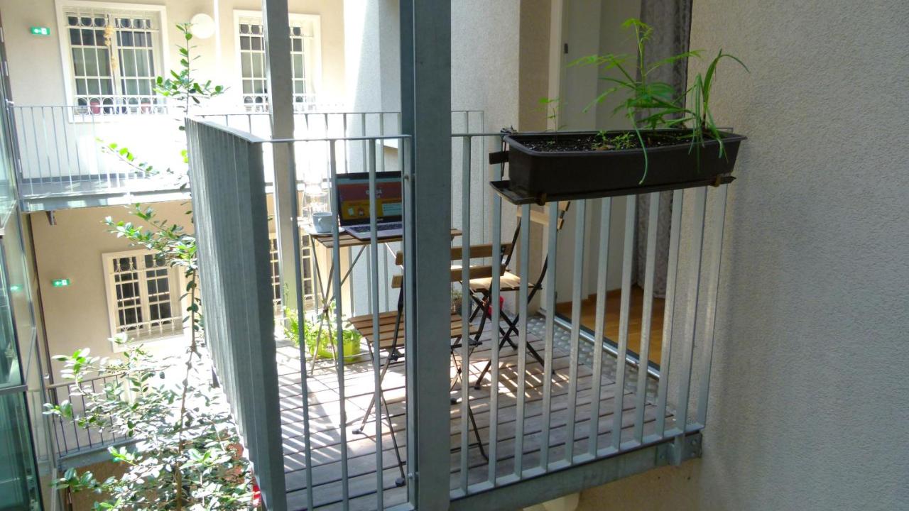 Kienreich Apartments - Moderne, ruhige Altbauwohnung im Herzen der Altstadt - Chambres d'hôtes Graz