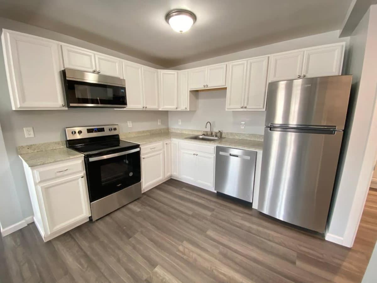 3rd Base Apt 2 All Star Baseball Rentals - B&B