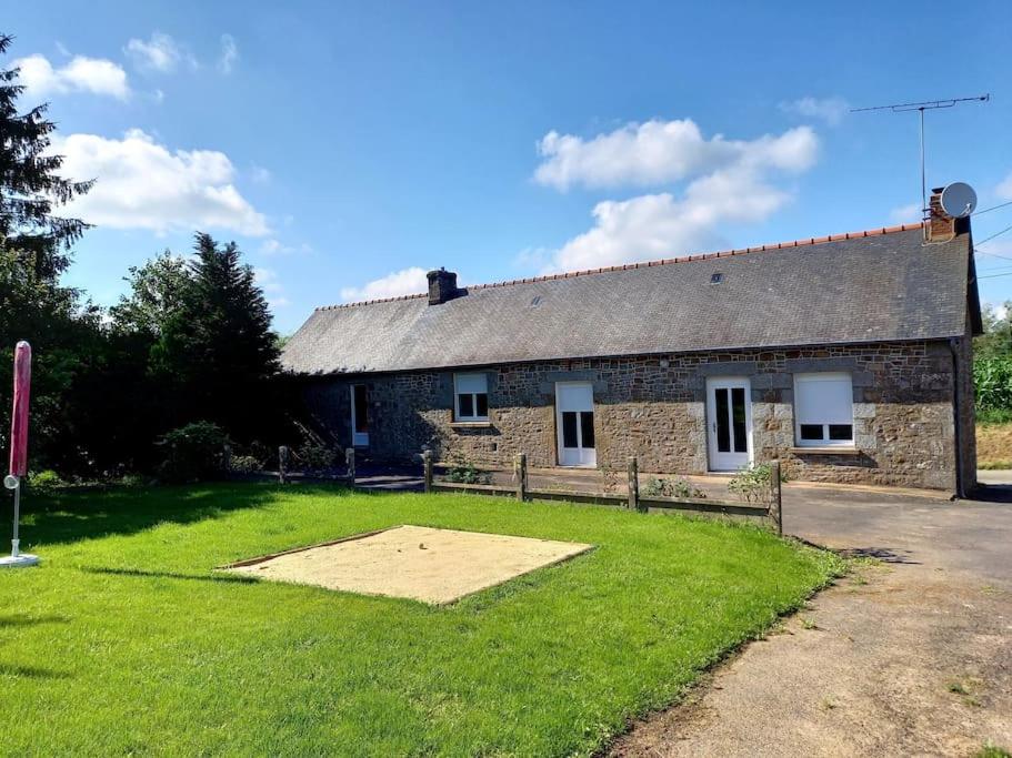 Charmante maison en pierre à la campagne - B&B