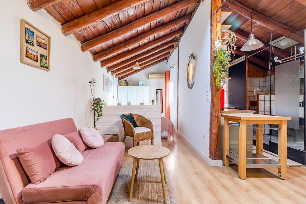 Maravilloso estudio en Chamberi. Metro Quevedo - B&B Madrid