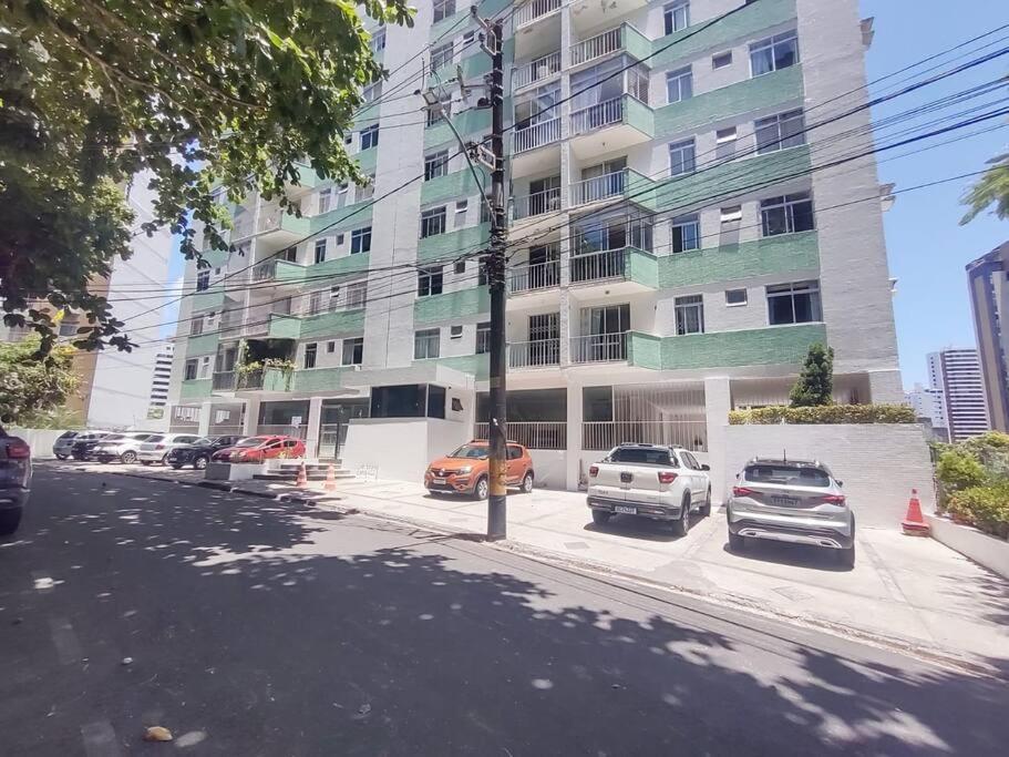 Espaçoso em excelente localização na Barra - B&B