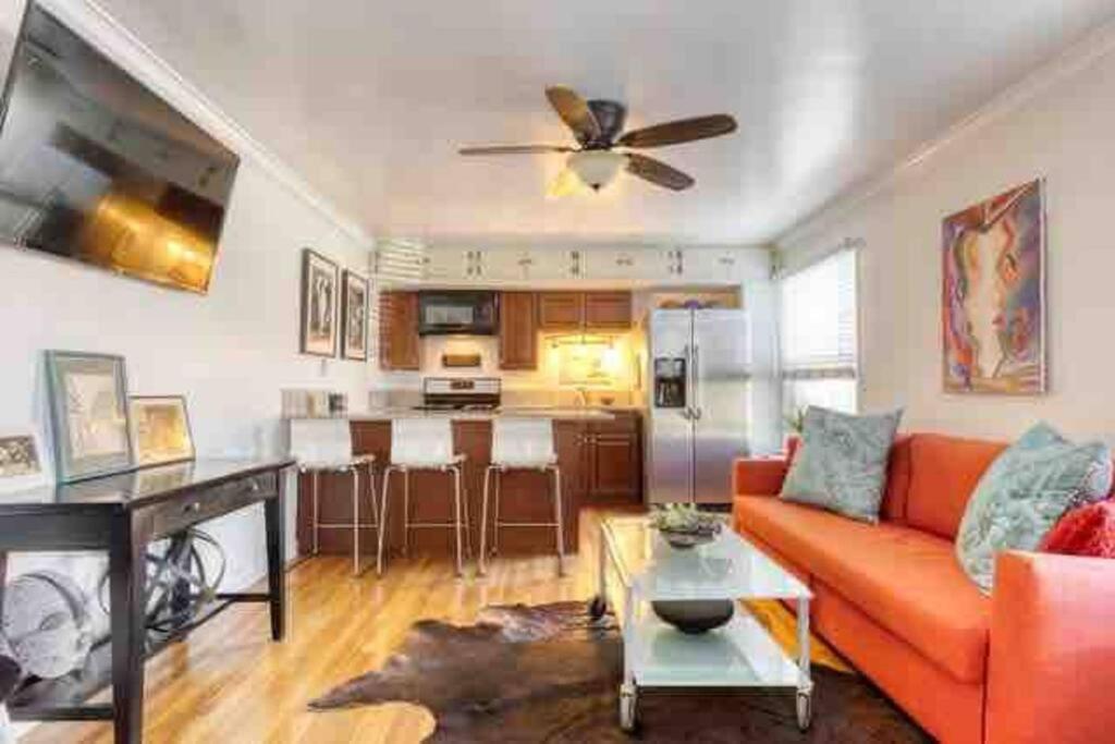 B&B Long Beach - Belmont Shore Beach Bungalow, 2 min walk to town! - Bed and Breakfast Long Beach