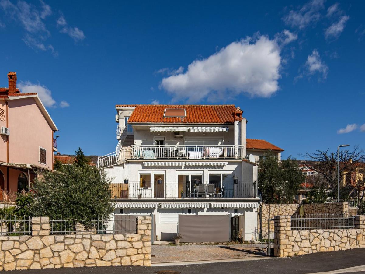 B&B Kostrena - Apartments with a parking space Kostrena, Rijeka - 14285 - Bed and Breakfast Kostrena