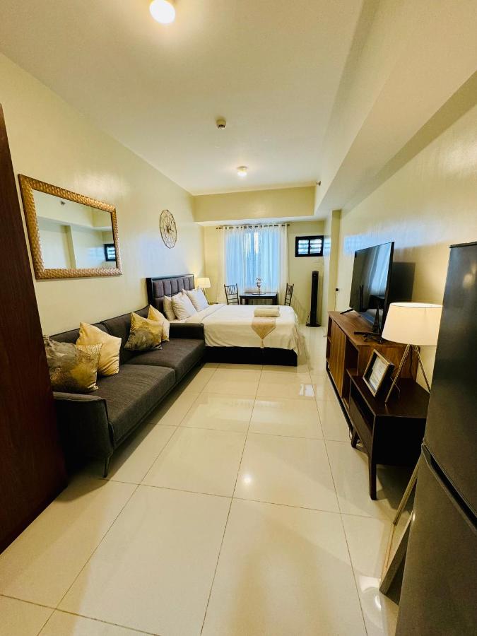 B&B Baguio City - PREMIUM CONDO AT BRENTHILL BAGUIO - Bed and Breakfast Baguio City