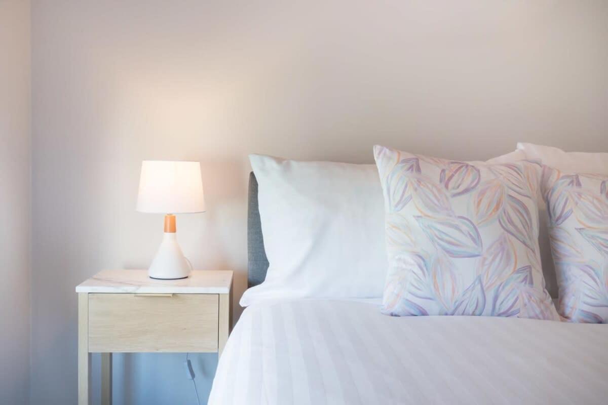 Homely Suburban Delight With Parking & Wi-fi - B&B