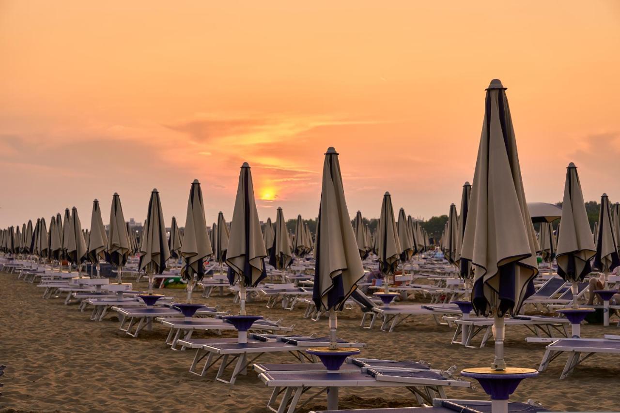 Villa with garden close to Bibione beach - Beahost - B&B Bibione