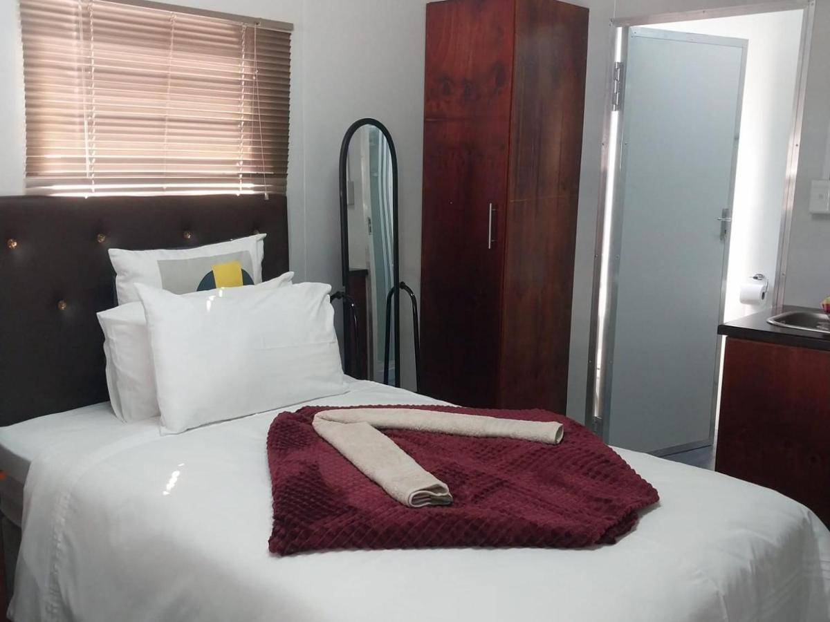 Zweibettzimmer mit Dusche