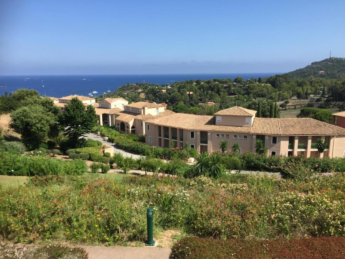 Cap Esterel 2 pièces Climatisé 4-5pers Piscines Parking Draps Wifi - B&B
