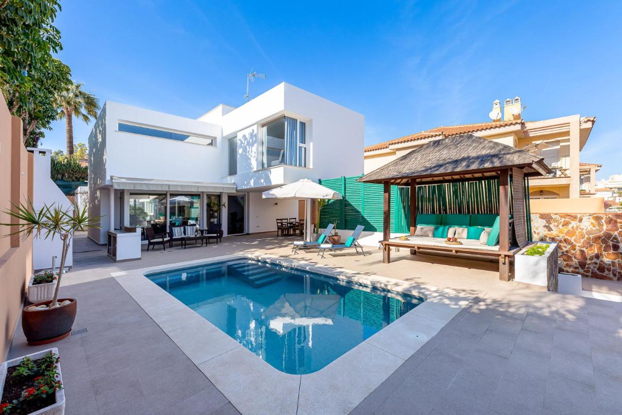 797 HOLIDAY RENTALS - Hermosa villa en playamar - B&B
