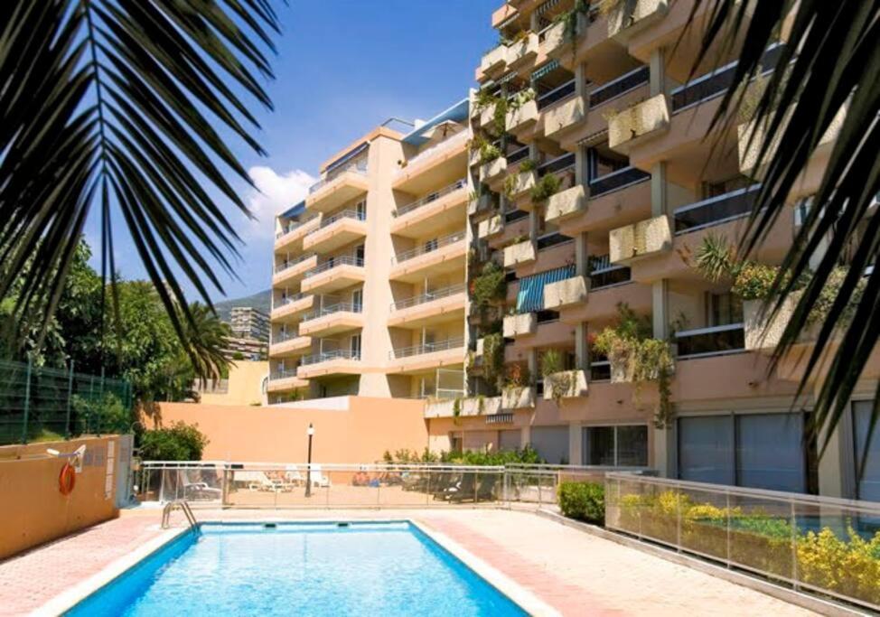 Studio dans résidence avec piscine à 50m de la mer - B&B