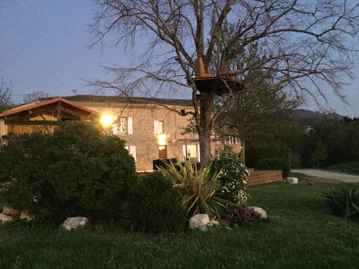 Agréable bastide provençale avec piscine - Bed and Breakfast