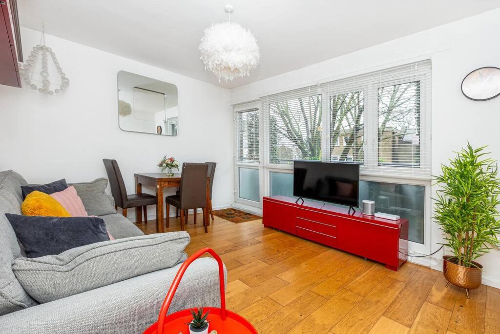 Newly refurbished 2BR wbalcony in Vibrant Peckham - Ferienwohnung