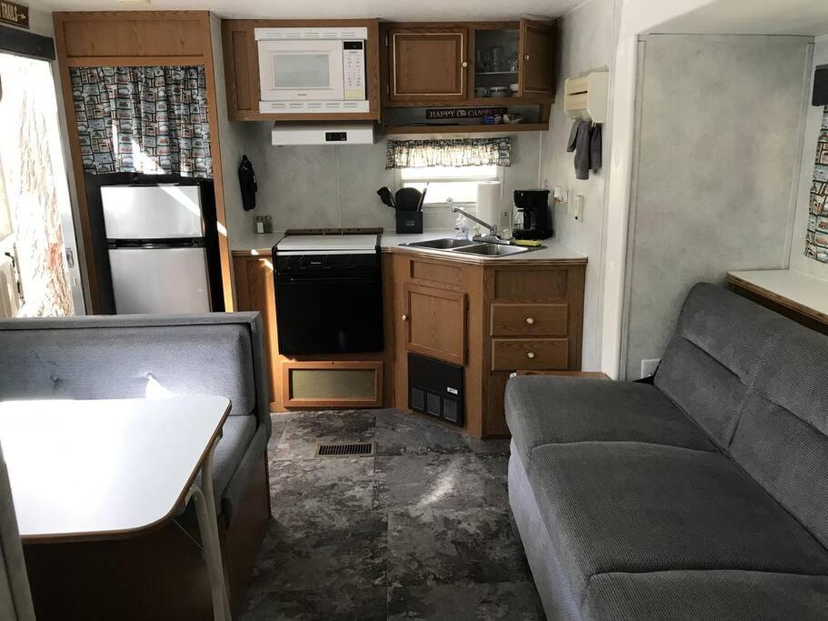 Platte-Camper in Woods w/FirePit & Hot Tub Access - B&B