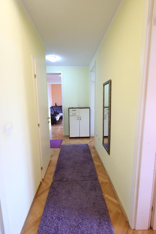 APARTMANI SARA - Chambres d’hôtes