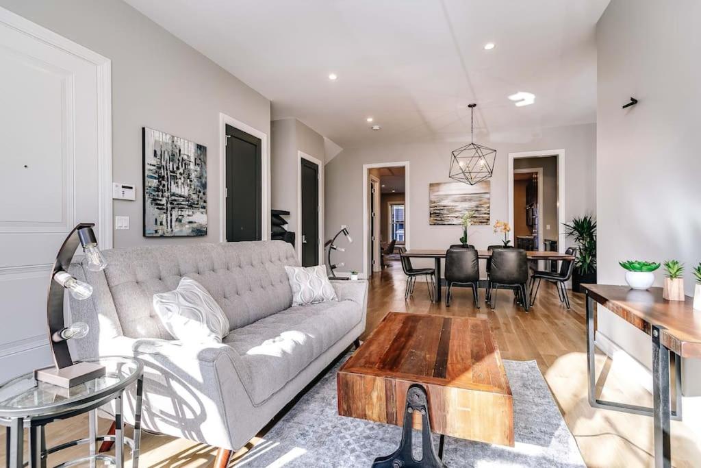 Immaculate Brand New Condo Downtown - Chambres d’hôtes