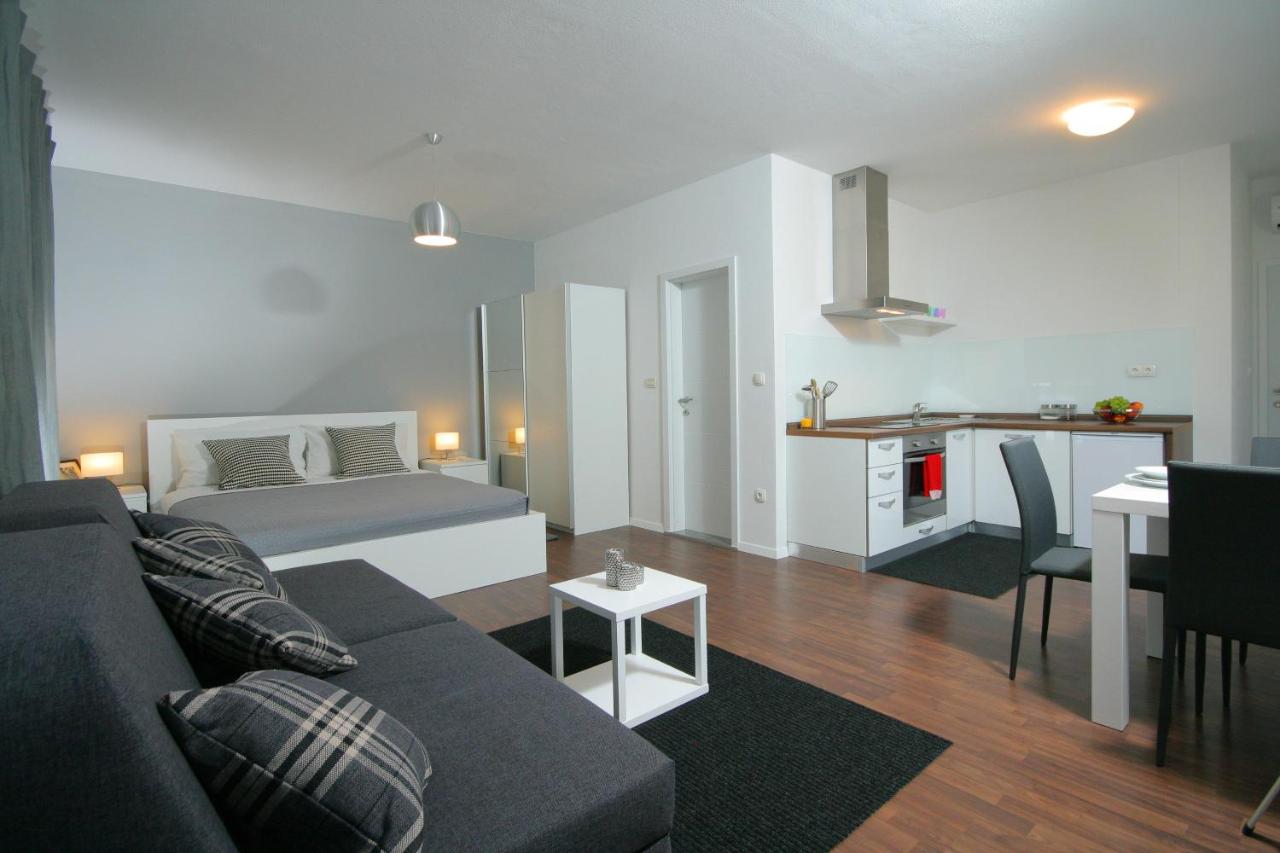 Studio Apartment with Terrace