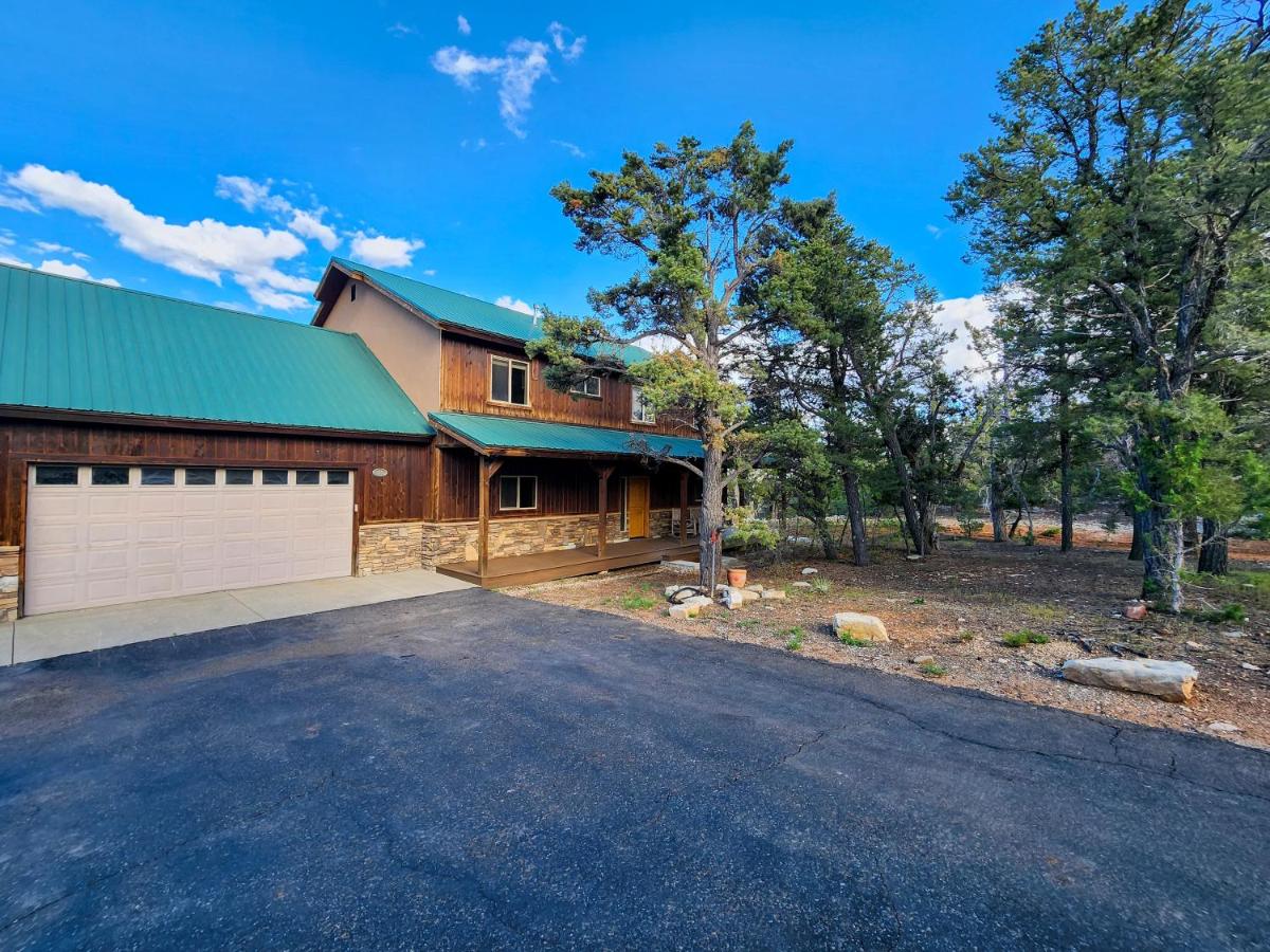 Rustic Pine- Secluded Mountain Retreat Near Zion National Park - B&B