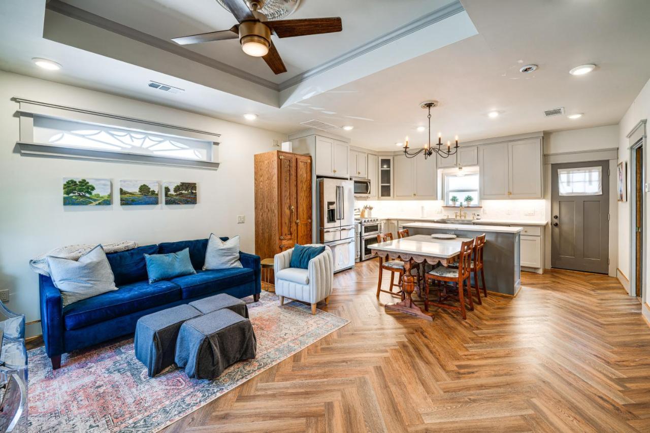Walkable Dallas Bungalow 4 Mi to Downtown - Bed and Breakfast Dallas
