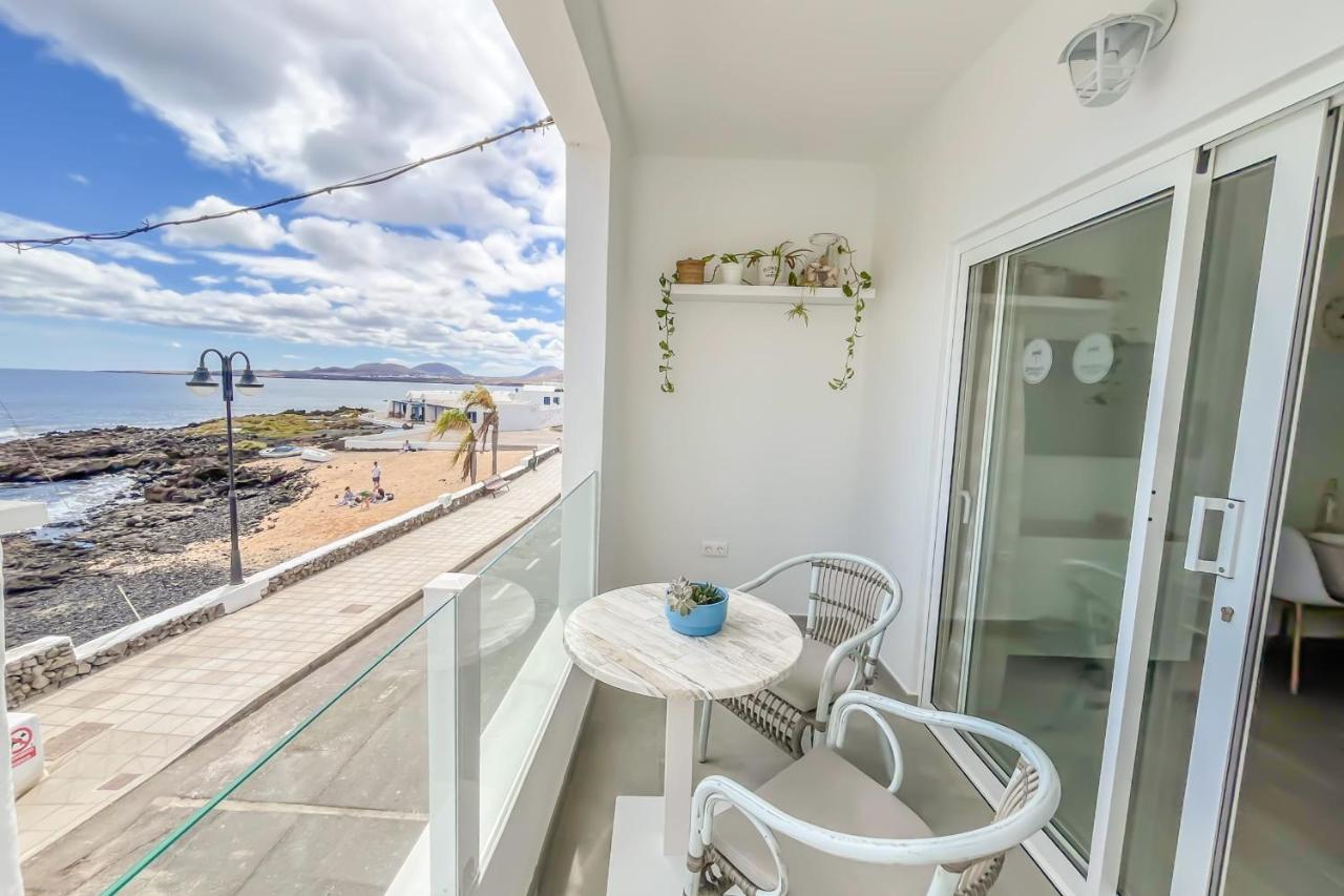 Casa Burgao 2 on the front line with seaview terrace - B&B