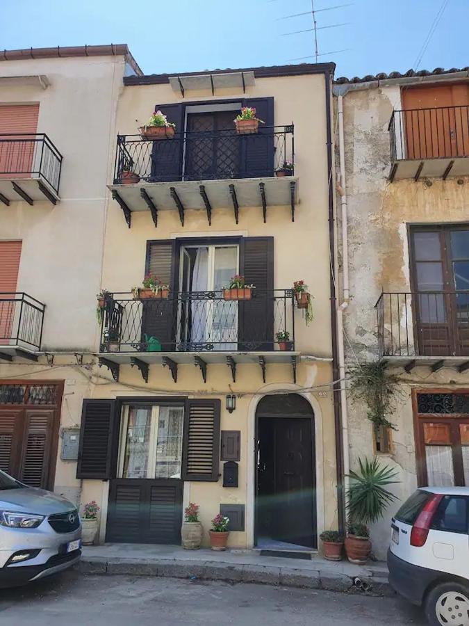 casa Ennio by Villa Paola Ciminna - B&B