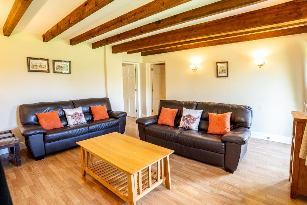 B&B Yarm - Harvest Cottage and Holly Barn - Bed and Breakfast Yarm