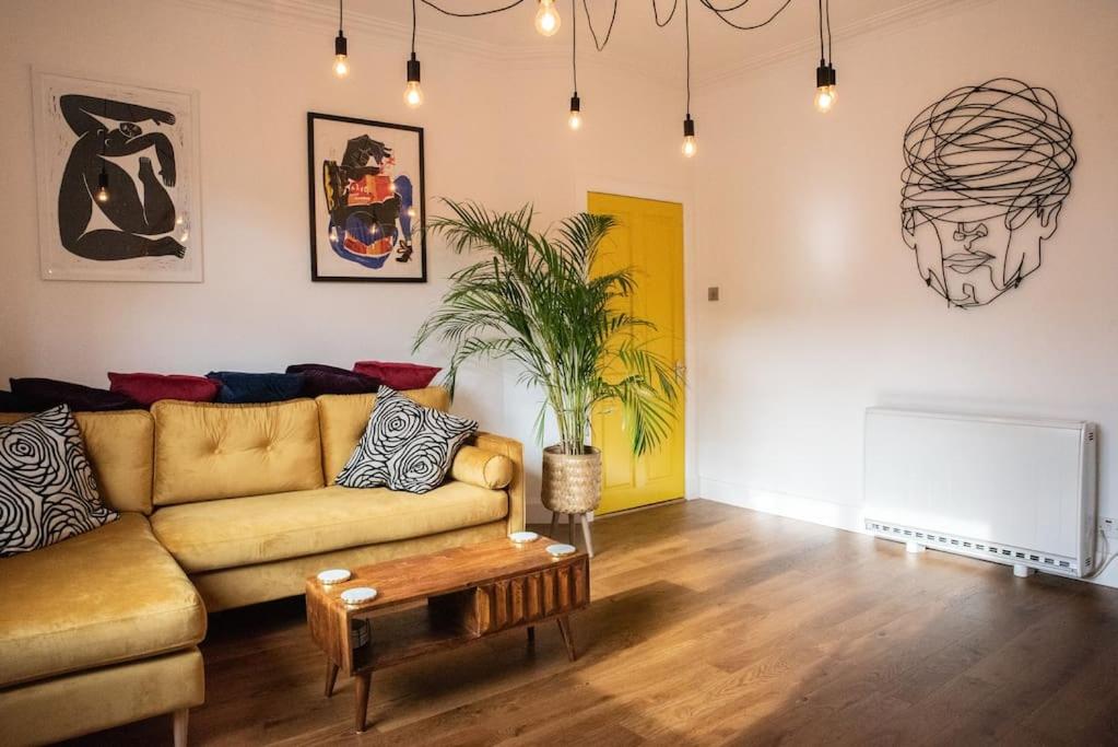 Stylish three-bedroom house in central Lerwick - Chambres d’hôtes