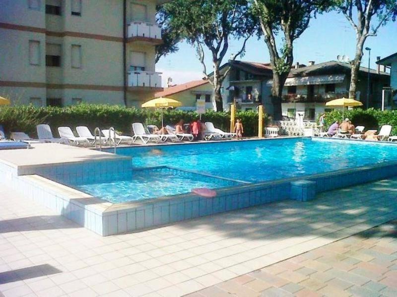DB Residence con Piscina - Carraro Immobiliare - Family Apartments - Chambres d'hôtes Lido di Jesolo