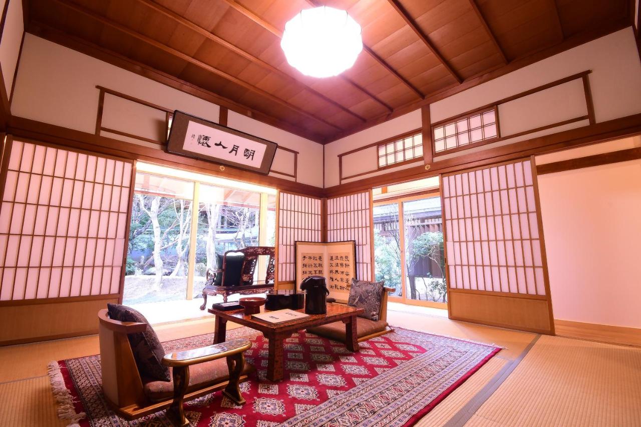 Corner Suite Room