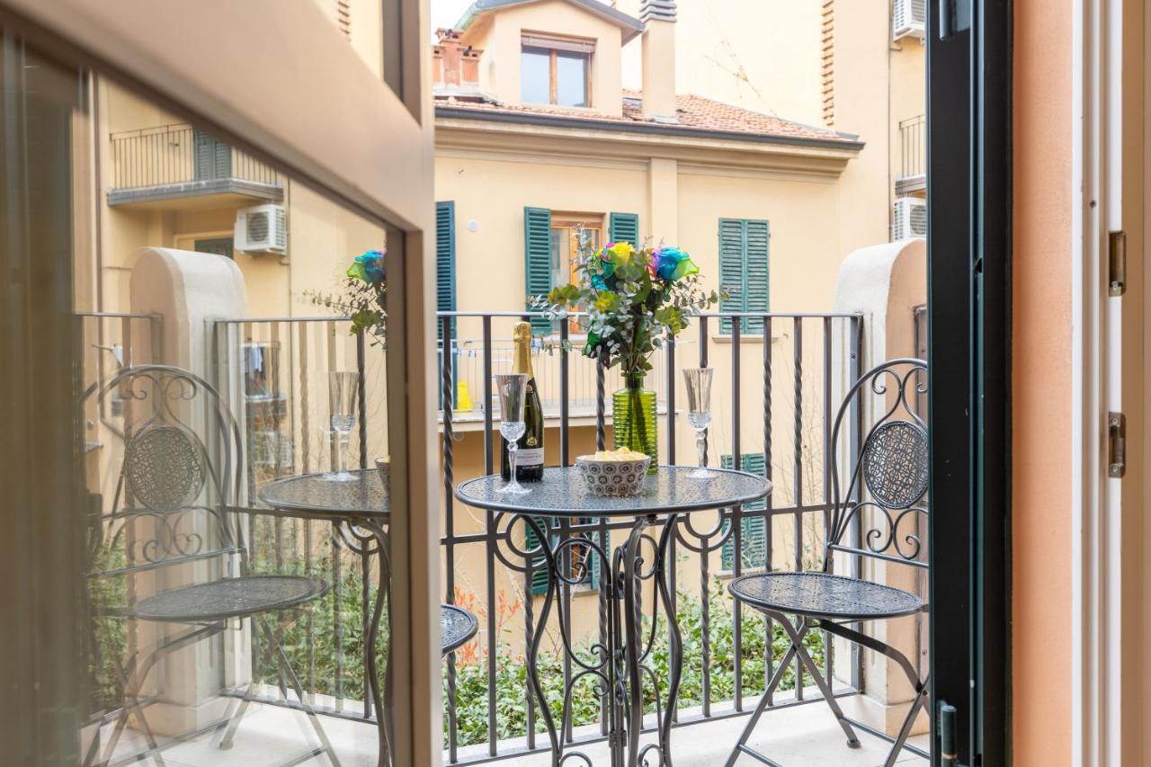 Apartment with Balcony, Fresco and Murano chandeliers