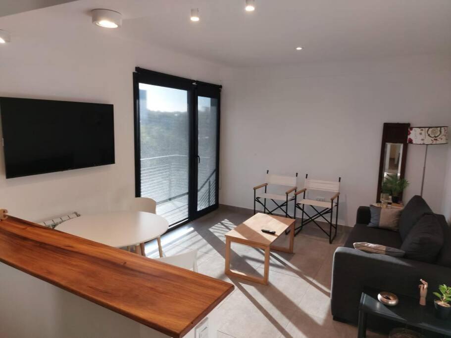 Depto centrico a estrenar con cochera! - Ferienwohnung