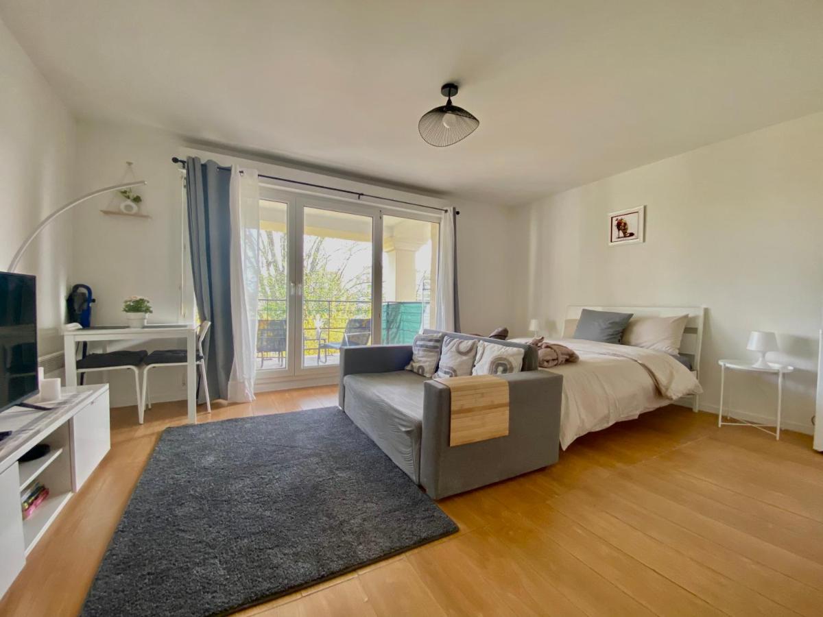 Cozy Riverfront Living, 5-Min Walk To Riverside Train - B&B