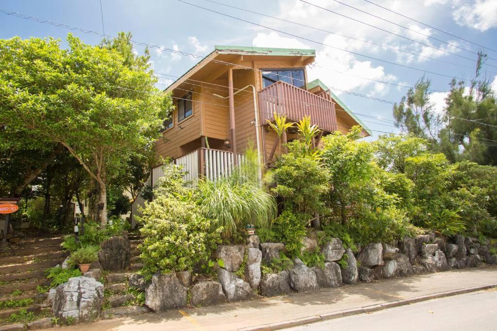 木の温かみ溢れる自然の中のログハウス~Cottage HIBISCUS~ - Ferienwohnung