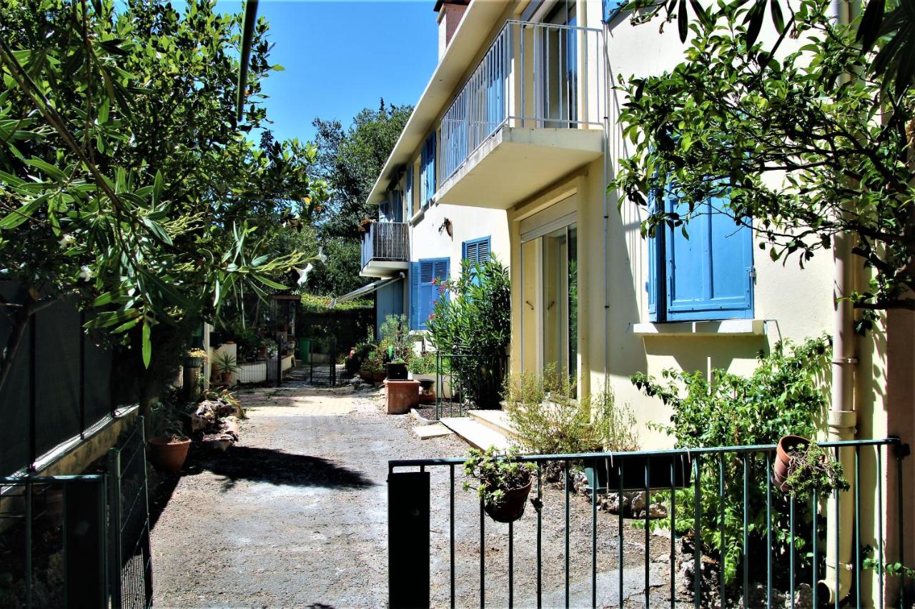 Perle rare, F4 donnant sur un grand jardin privé aménagé, parkings gratuits, clim, calme, idéal famille & pro, 10 min de la mer et du centre-ville, de la gare sncf et routière - Ferienwohnung Toulon