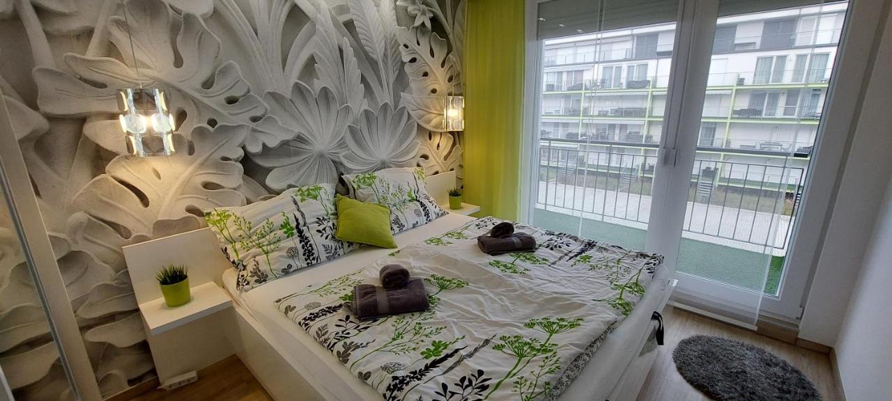 Catamaran Beach 213 Apartment - Ferienwohnung Siófok