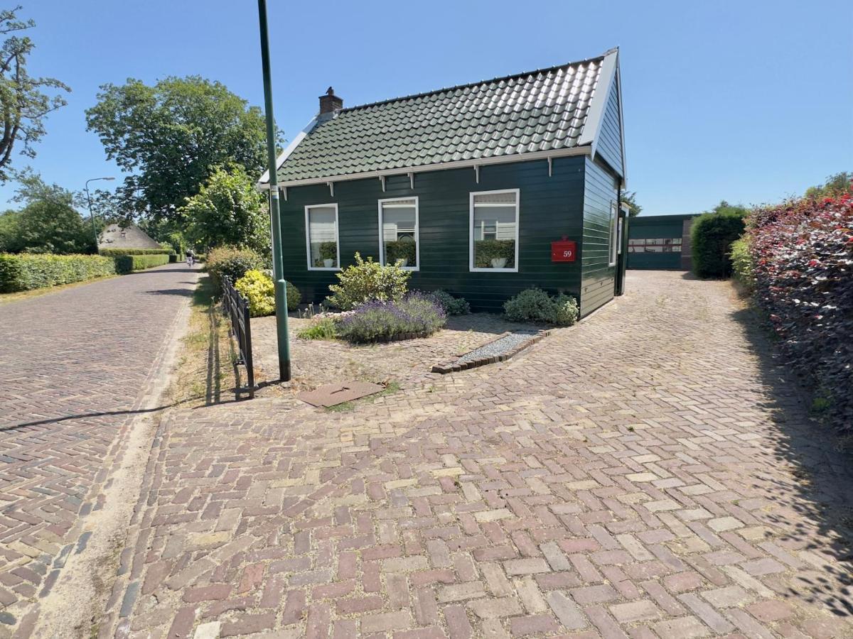 Vakantiehuis 't Hofje nabij dorpscentrum en strand - B&B