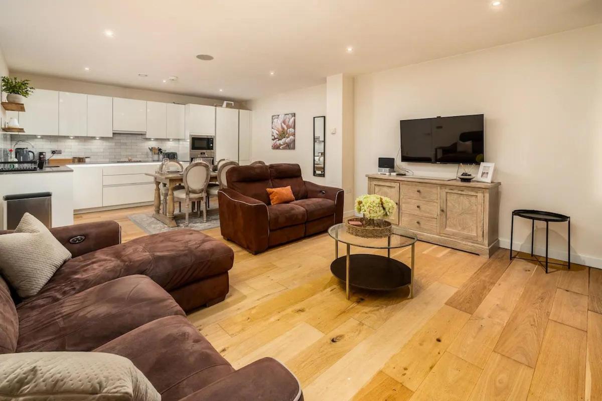 B&B St Albans - Pass the Keys Stylish Central St Albans Flat with Free Parking - Bed and Breakfast St Albans