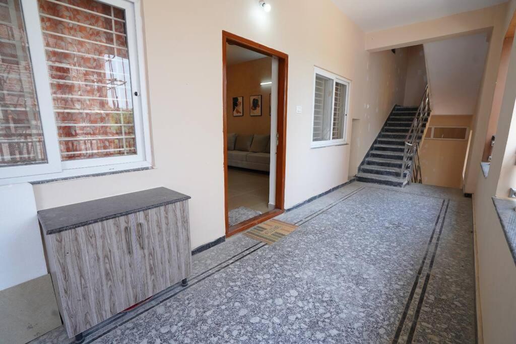 Chez Moi - 2BHK, Near US Embassy, Gachibowli - Bed and Breakfast