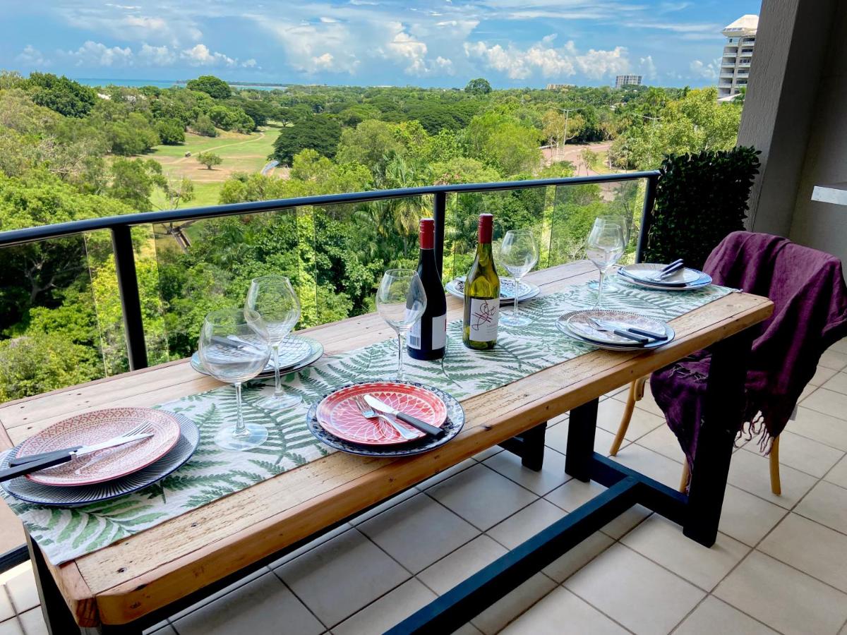 B&B Darwin - Beautiful spacious city apartment with views out to the Arafura Sea - Bed and Breakfast Darwin