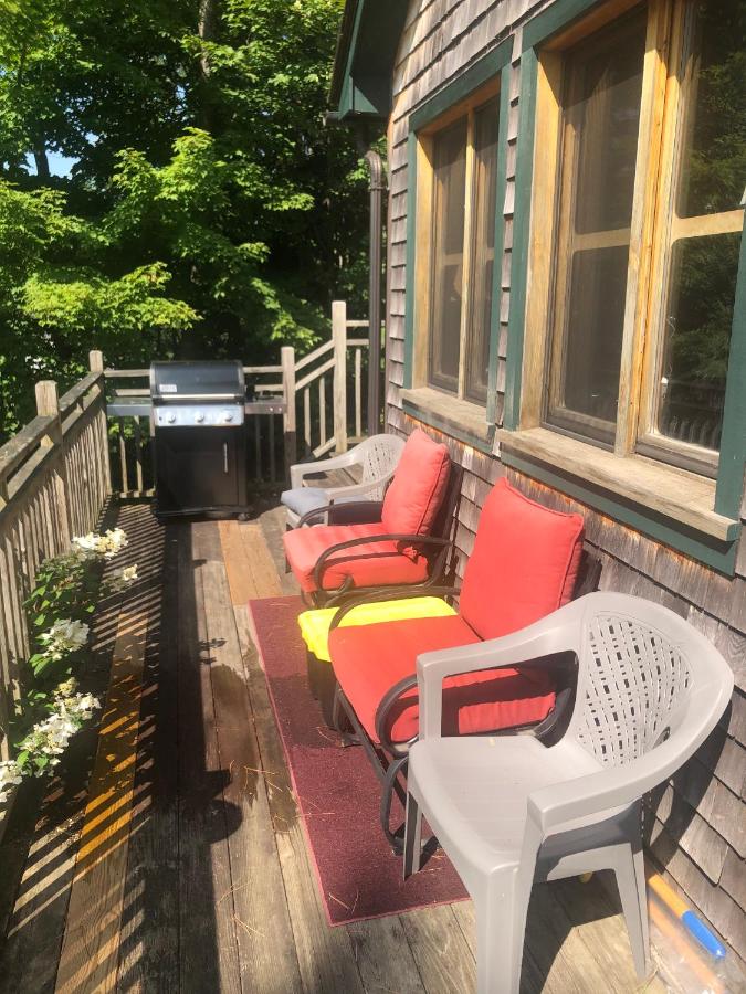 Rustic Lakefront Cottage Derby Paddles Lodge - B&B