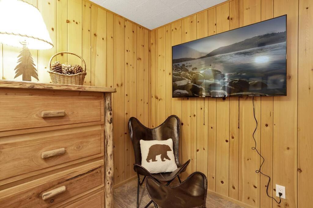 Bruin Chalet Big Bear~ Cozy Single Level Retreat Cottage~ - B&B Big Bear Lake