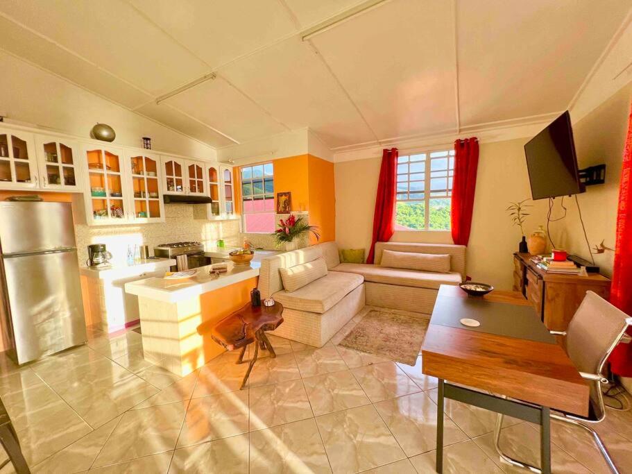B&B Mahaut - Tropical Penthouse Overlooking Caribbean Sea - Bed and Breakfast Mahaut