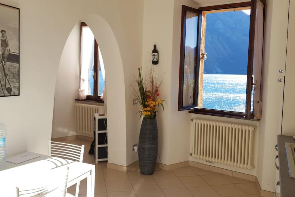 B&B Mezzegra - Rita's Window: lake front apartment with lake view - Bed and Breakfast Mezzegra