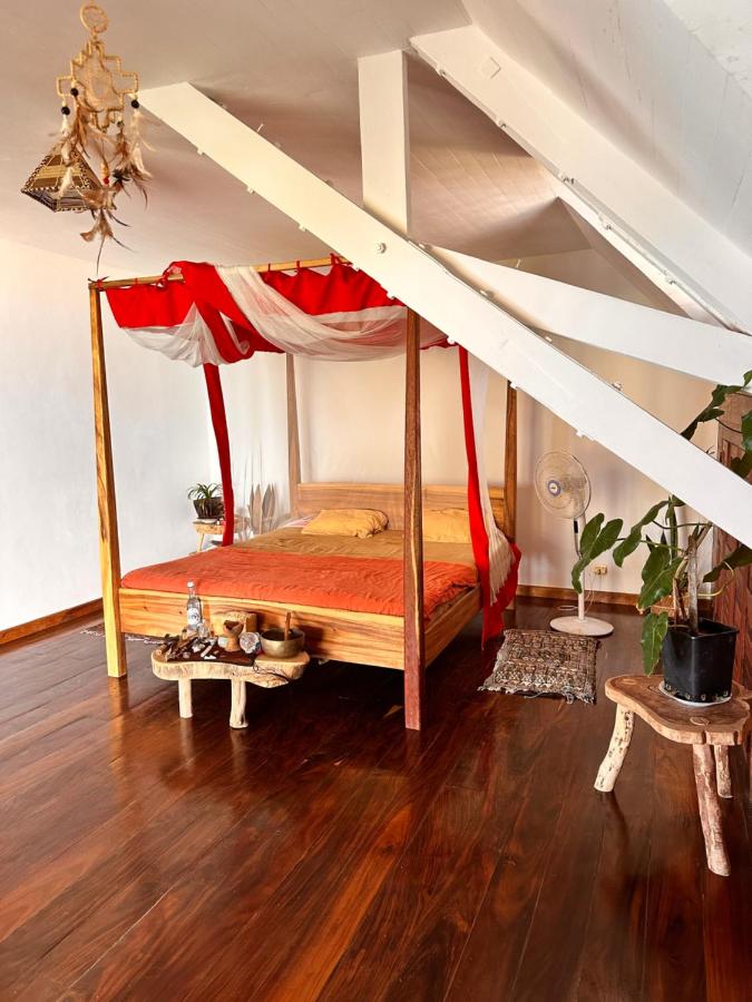 Kamer met Kingsize Bed en Uitzicht op Zee