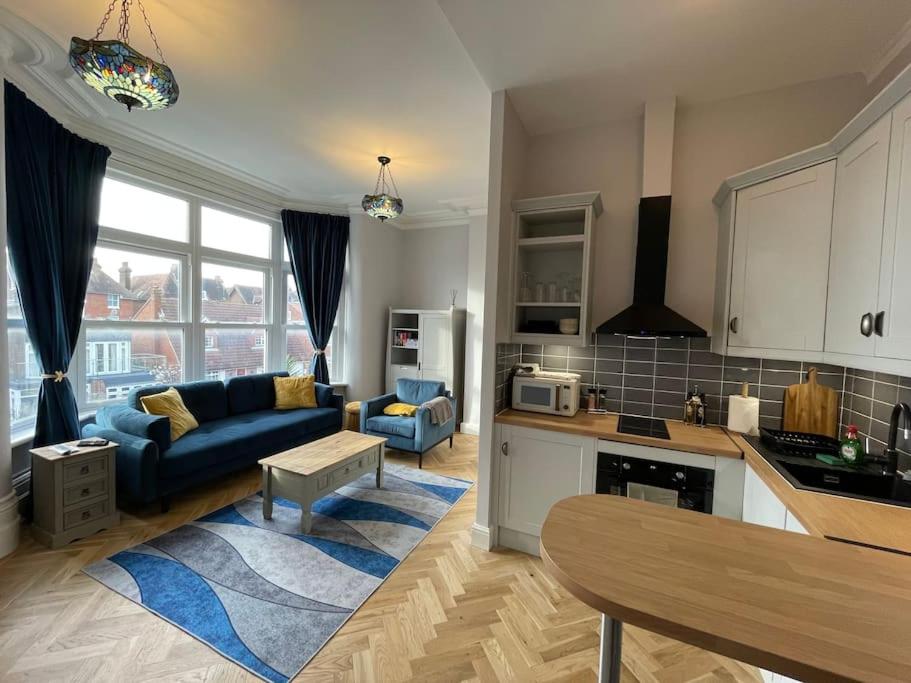 B&B Portsmouth - Newly Refurbished 1 Bed Flat Southsea - Bed and Breakfast Portsmouth
