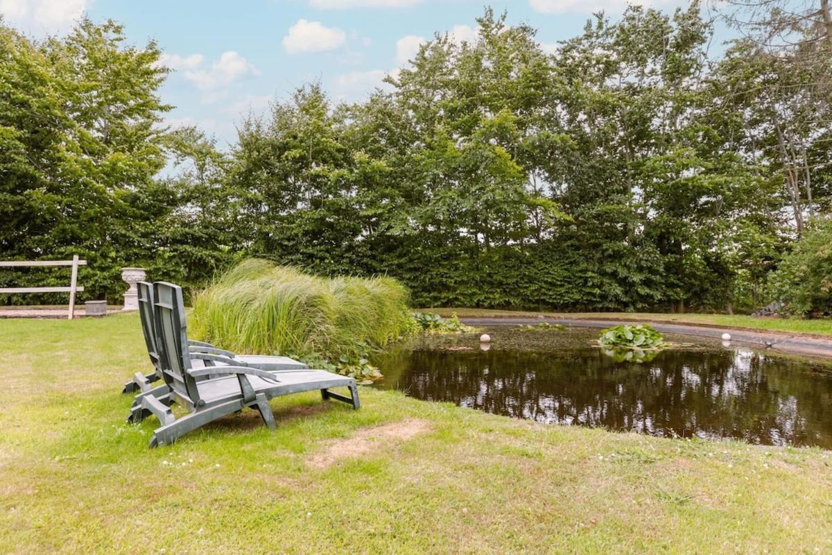 B&B Beernem - Farmhouse oasis with garden, pond and idyllic surroundings - Bed and Breakfast Beernem