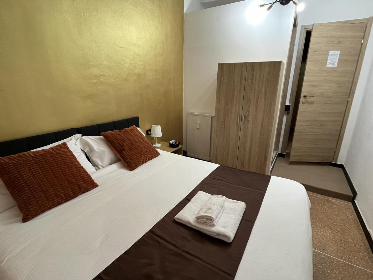 Camera Matrimoniale/Doppia con Letti Singoli con Bagno Privato