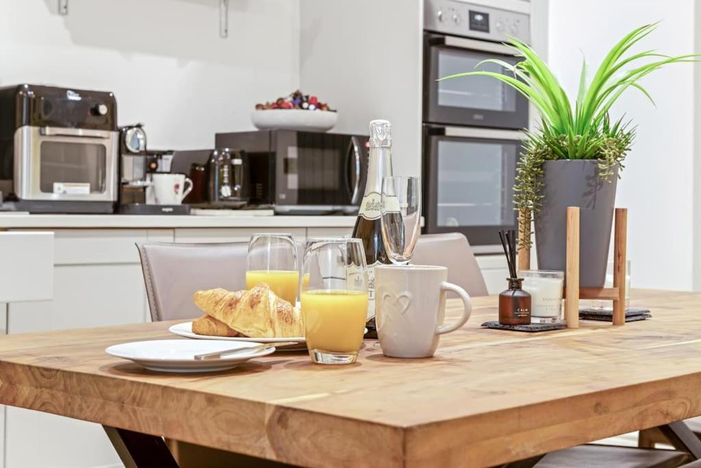Luxurious 3 Bedroom Apartment in Park Estate - B&B